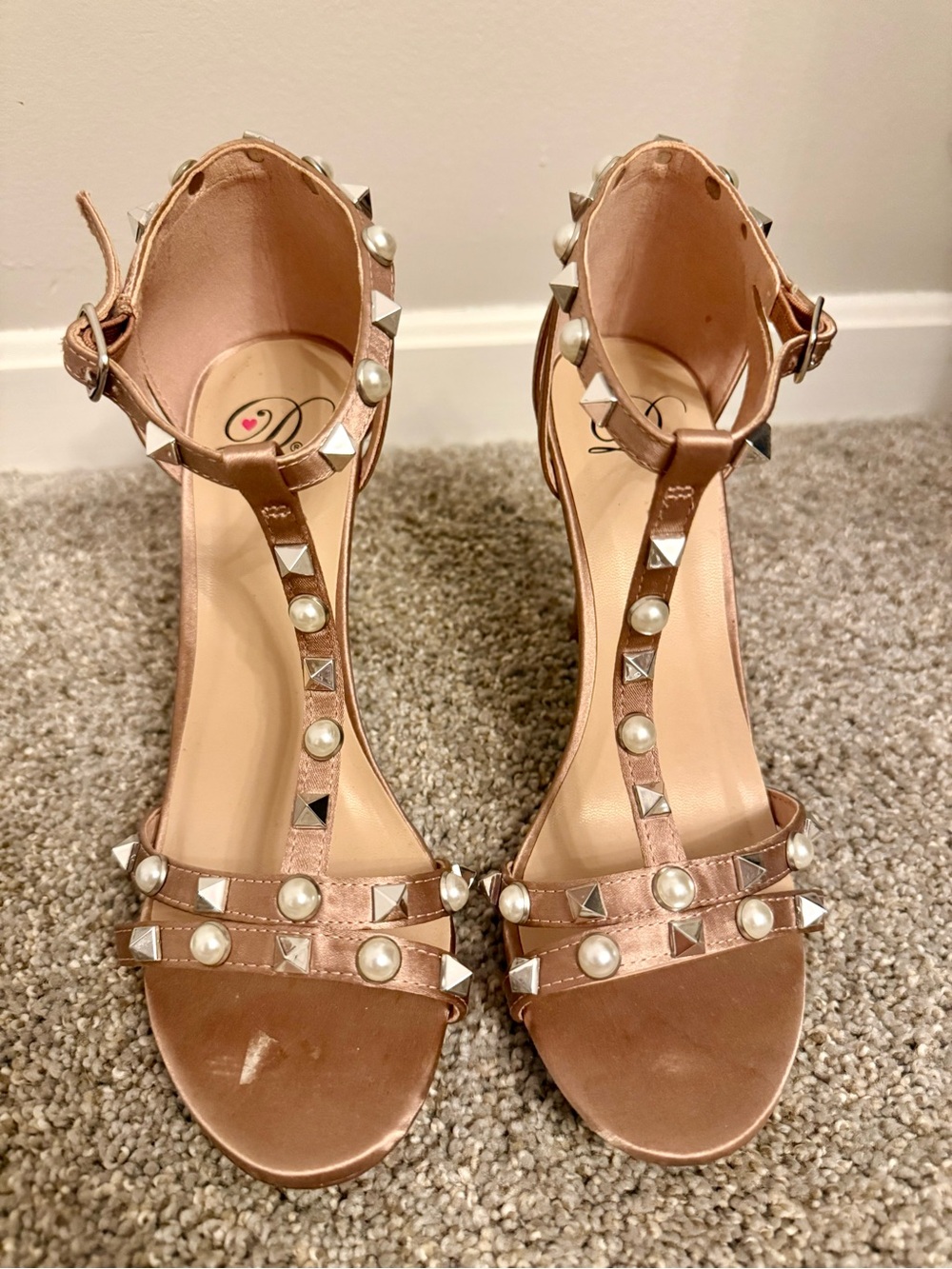 Open-Toe T-Strap Pearl Stud Sandals in Rose Gold 7.5
